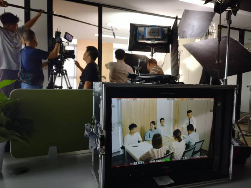 集安市TVC拍摄公司：科技产品视觉化大师，诠释未来感与功能美学